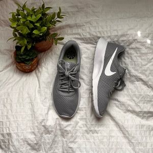 Nike Tanjun